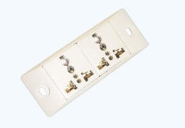 2 Universal receptacle set (2P+E)